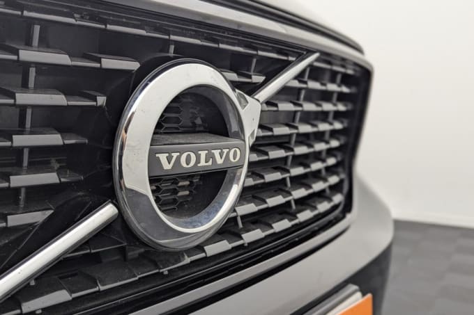 2025 Volvo Xc40