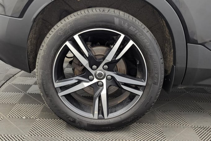 2025 Volvo Xc40