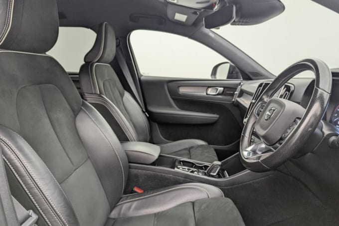 2025 Volvo Xc40