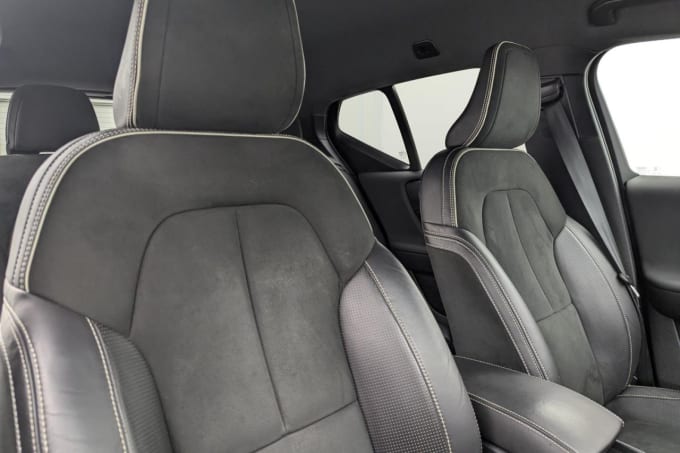 2025 Volvo Xc40