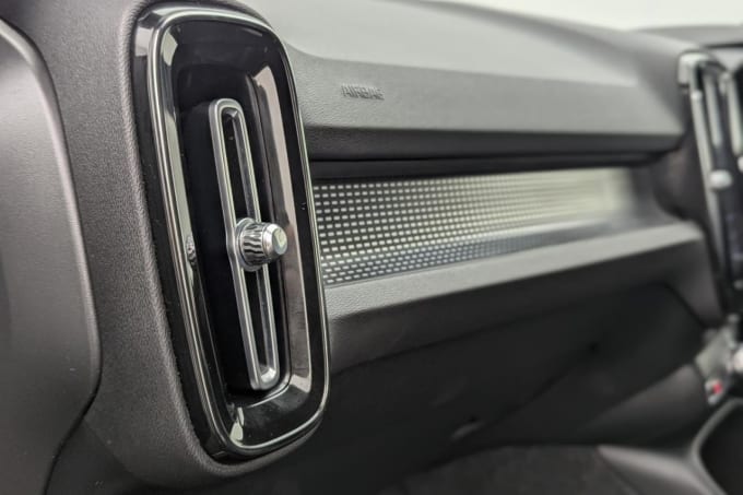 2025 Volvo Xc40