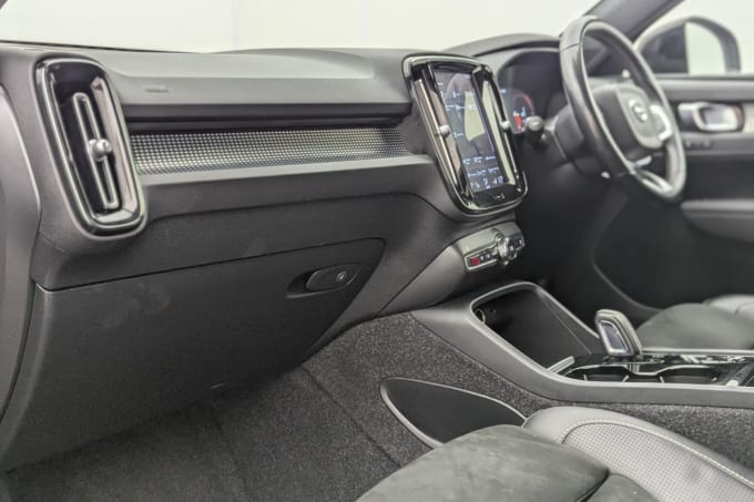 2025 Volvo Xc40