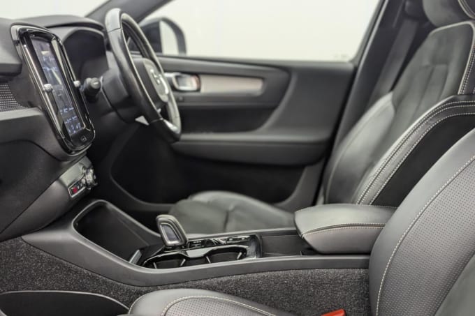 2025 Volvo Xc40