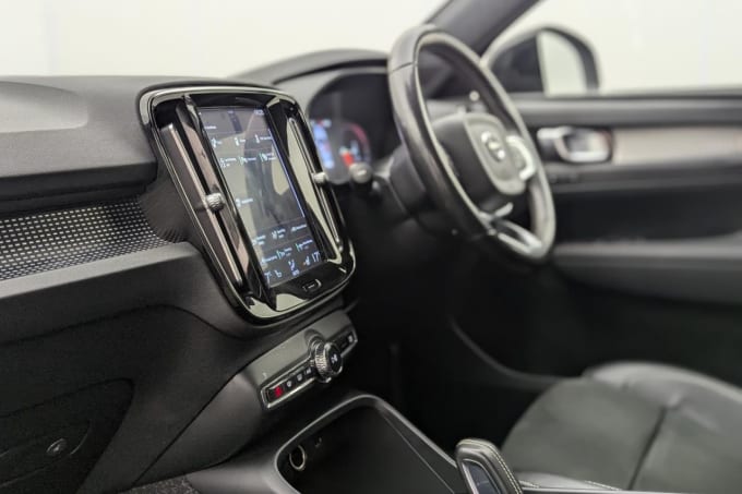 2025 Volvo Xc40