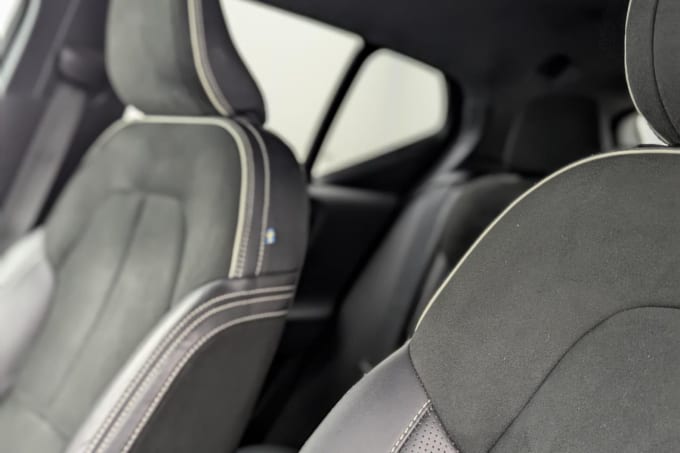 2025 Volvo Xc40