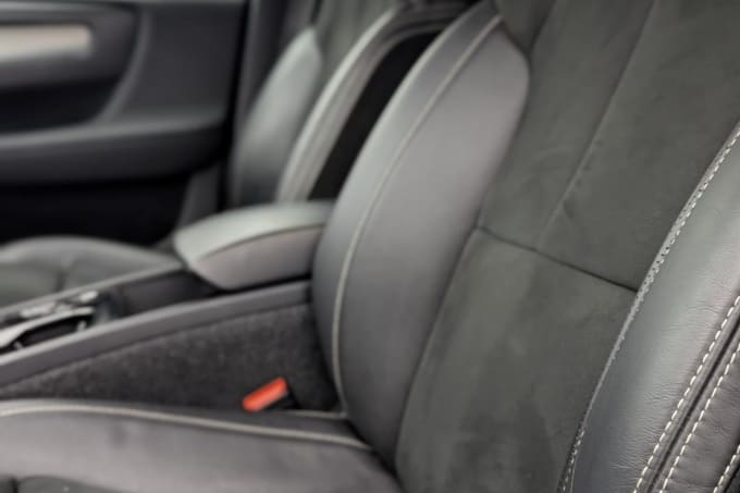 2025 Volvo Xc40