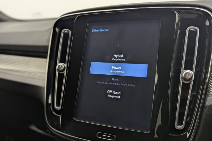 2025 Volvo Xc40