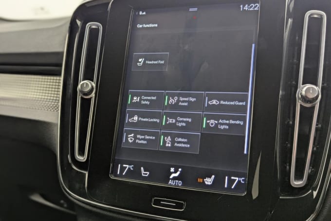 2025 Volvo Xc40