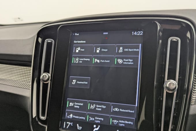 2025 Volvo Xc40