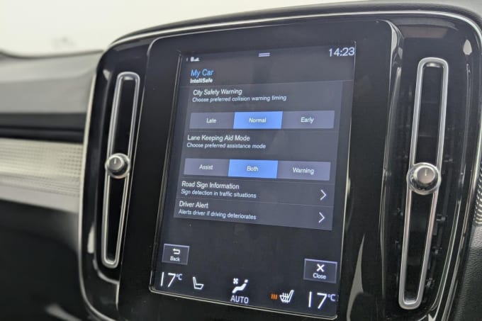 2025 Volvo Xc40