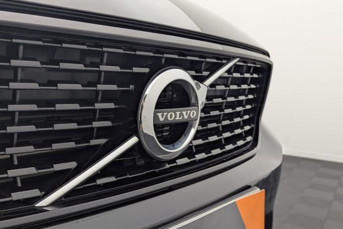 2025 Volvo Xc40