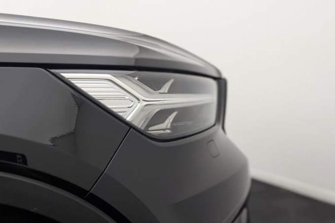 2025 Volvo Xc40