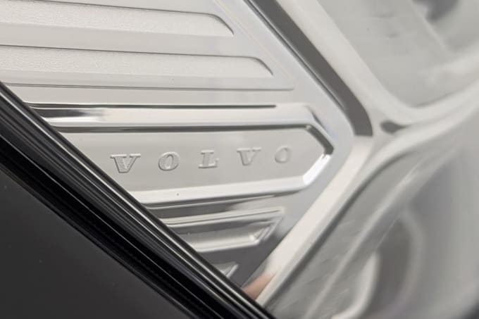 2025 Volvo Xc40