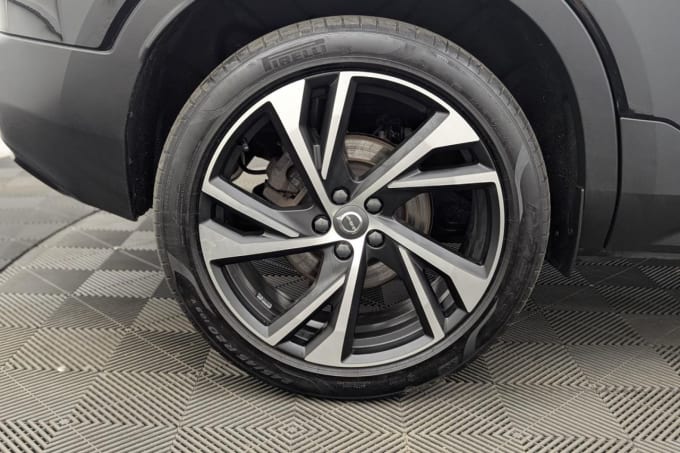 2025 Volvo Xc40