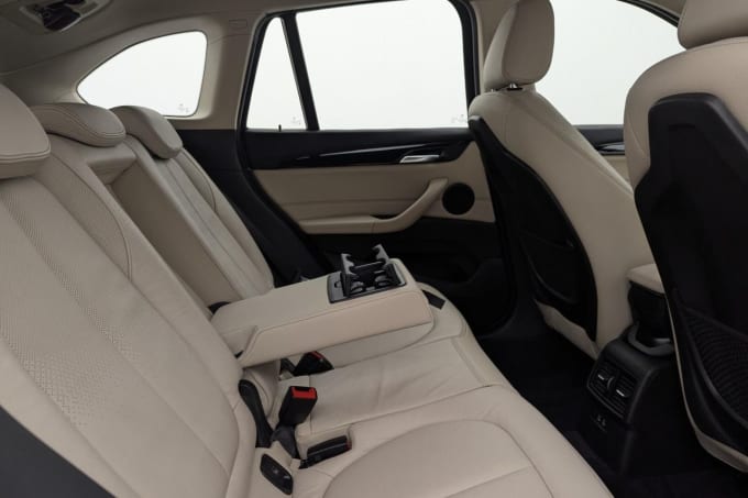 2025 BMW X1