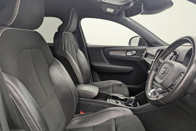 2025 Volvo Xc40