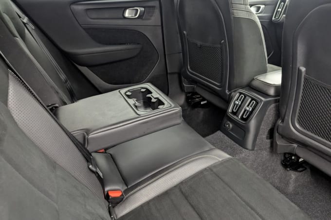 2025 Volvo Xc40