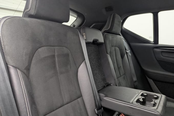 2025 Volvo Xc40