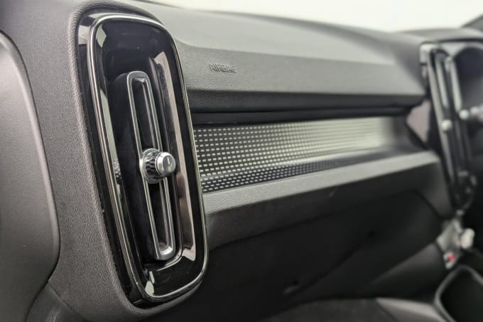 2025 Volvo Xc40