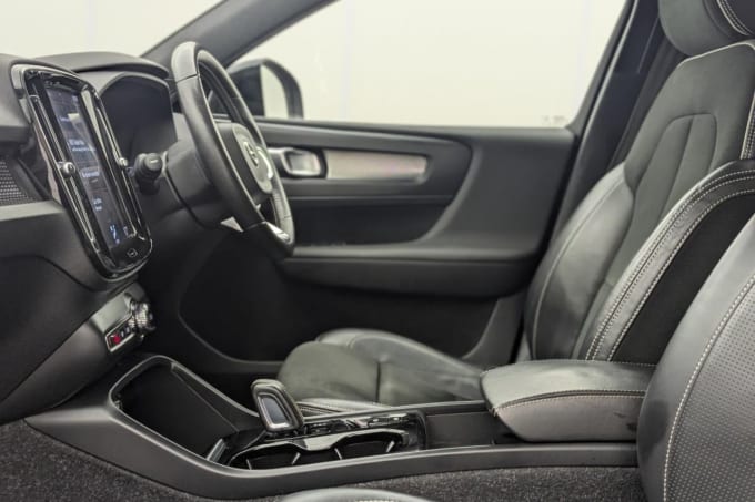 2025 Volvo Xc40