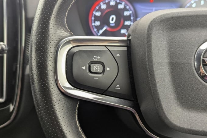 2025 Volvo Xc40