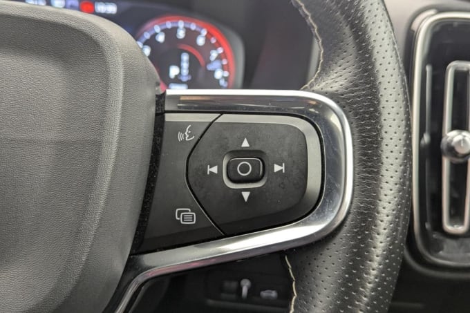 2025 Volvo Xc40