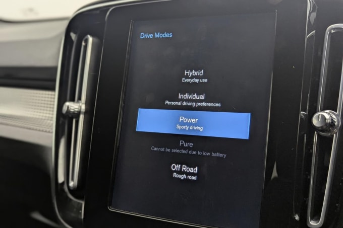 2025 Volvo Xc40
