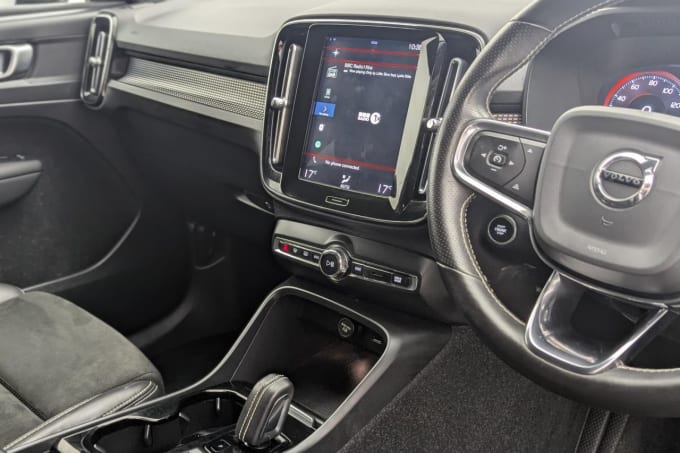 2025 Volvo Xc40