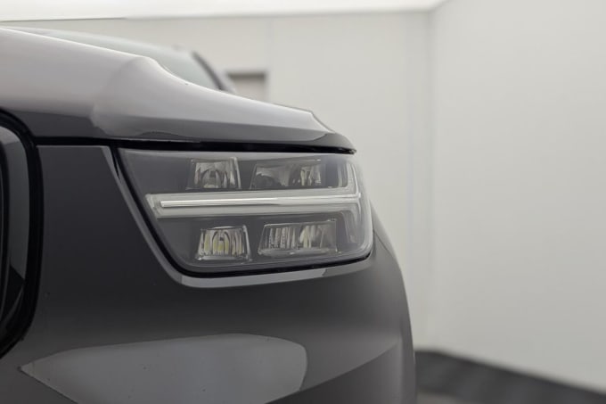 2025 Volvo Xc40