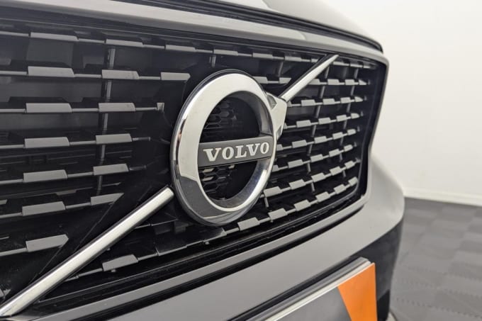 2025 Volvo Xc40