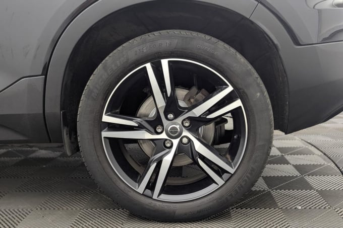 2025 Volvo Xc40