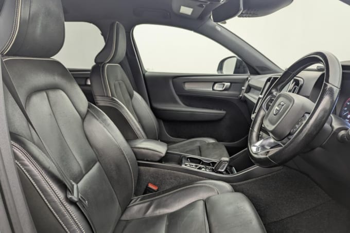 2025 Volvo Xc40