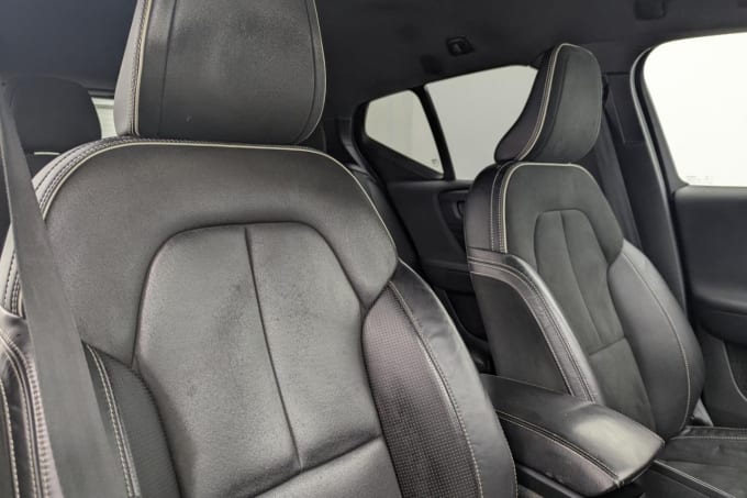 2025 Volvo Xc40