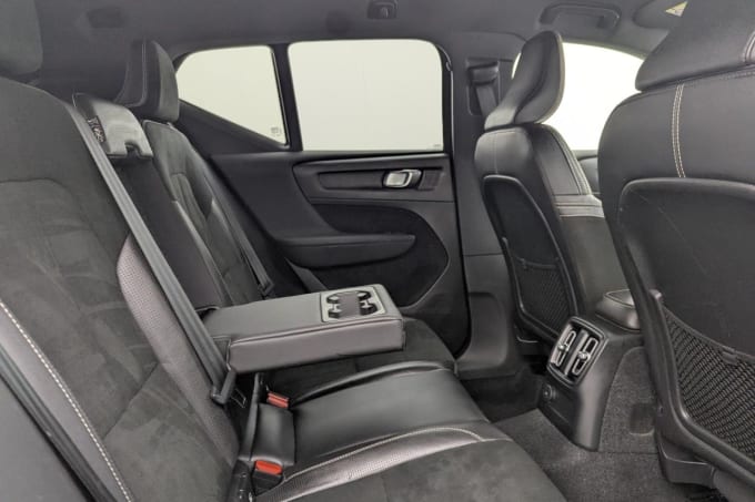 2025 Volvo Xc40