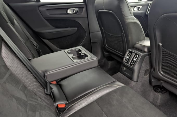 2025 Volvo Xc40