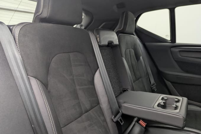 2025 Volvo Xc40