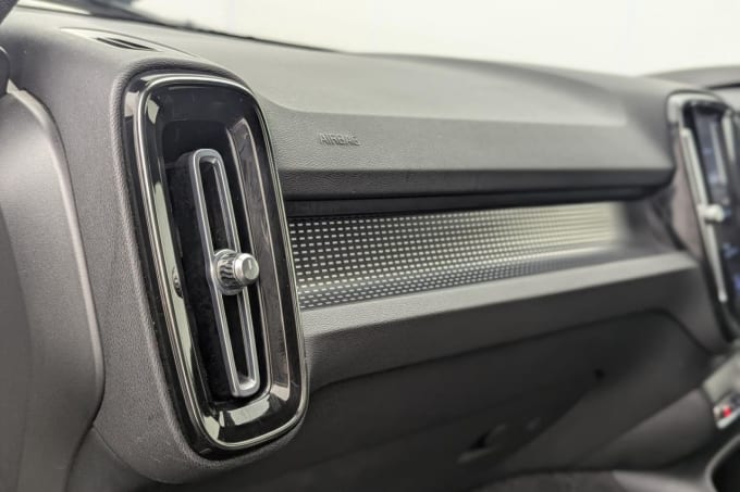 2025 Volvo Xc40