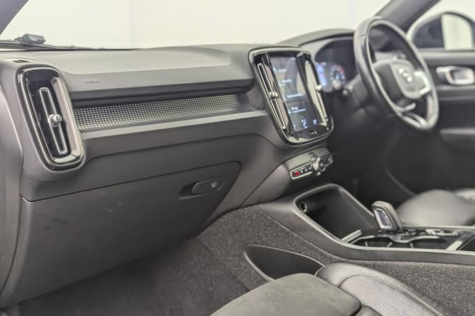 2025 Volvo Xc40