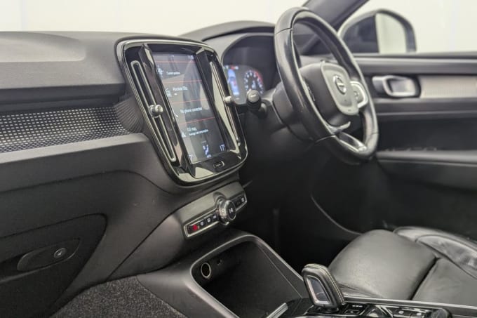 2025 Volvo Xc40