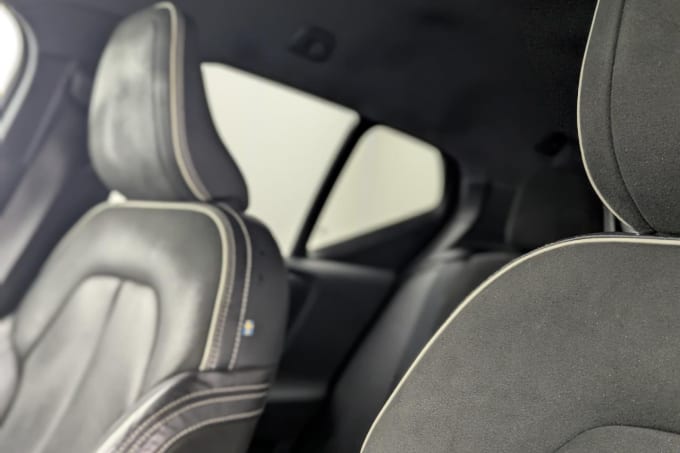 2025 Volvo Xc40