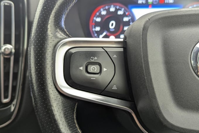 2025 Volvo Xc40