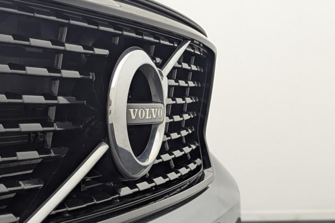 2025 Volvo Xc40