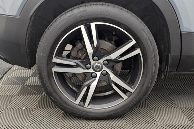 2025 Volvo Xc40