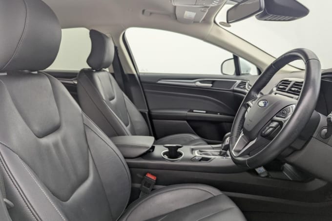 2025 Ford Mondeo