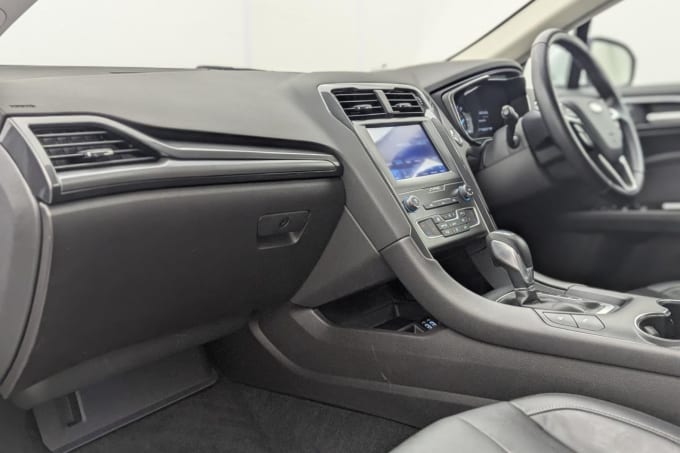 2025 Ford Mondeo