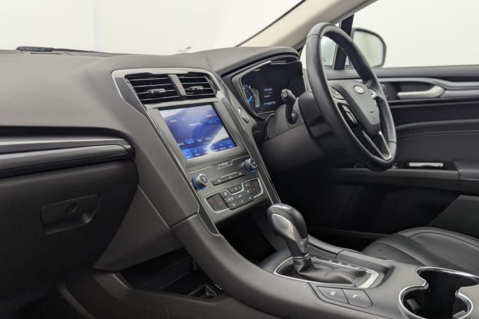 2025 Ford Mondeo