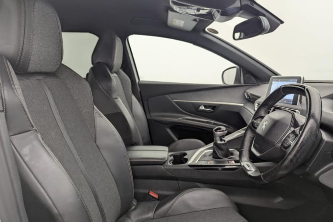 2025 Peugeot 5008