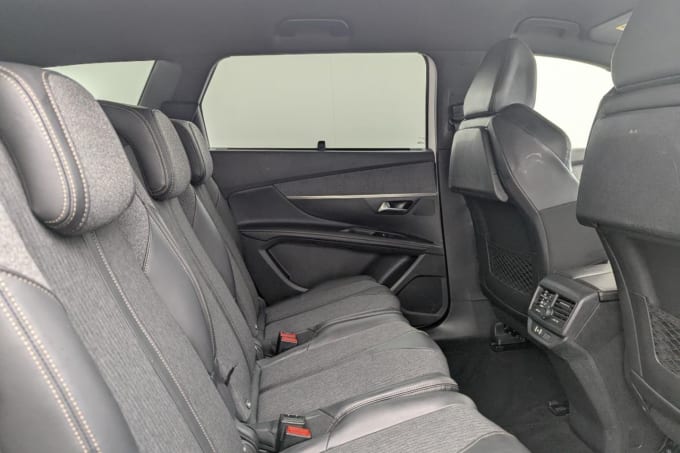 2025 Peugeot 5008