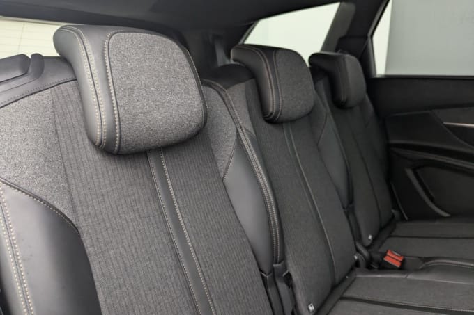 2025 Peugeot 5008