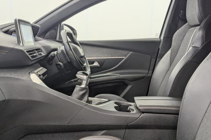 2025 Peugeot 5008